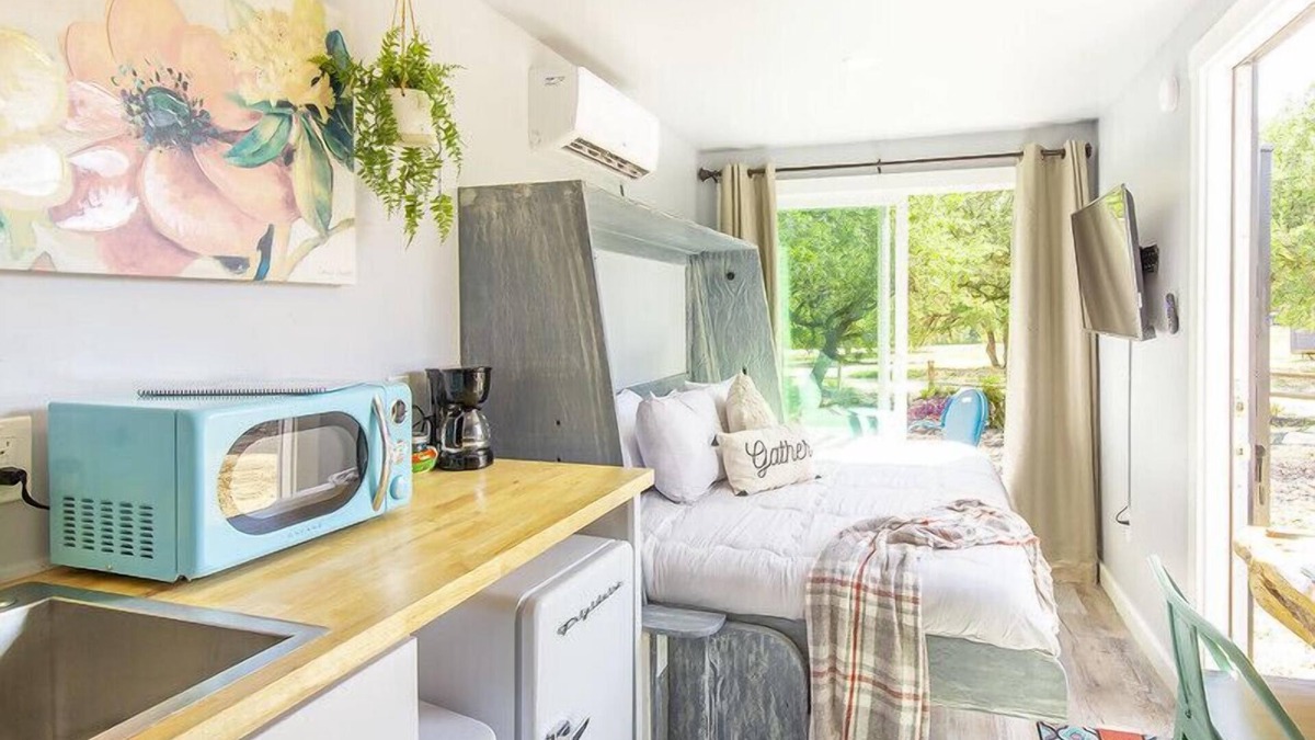 Johnson City House | The Container Retreat @ 290 Wine Trail #7