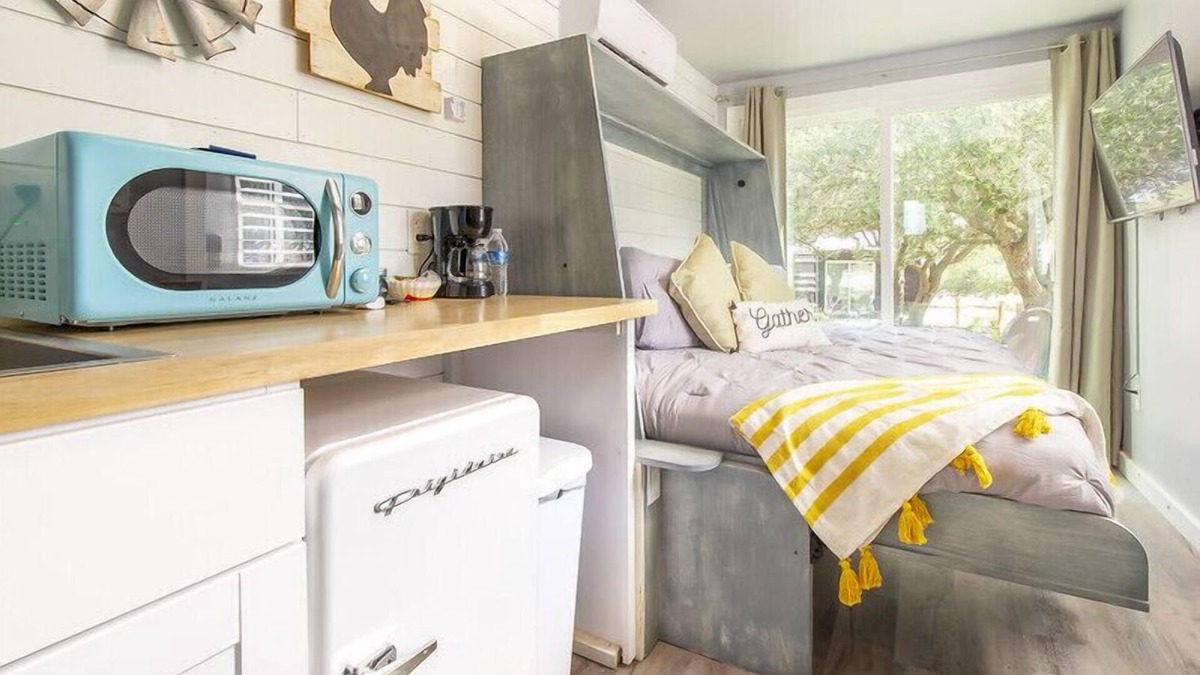 Johnson City House | The Container Retreat @ 290 Wine Trail #8