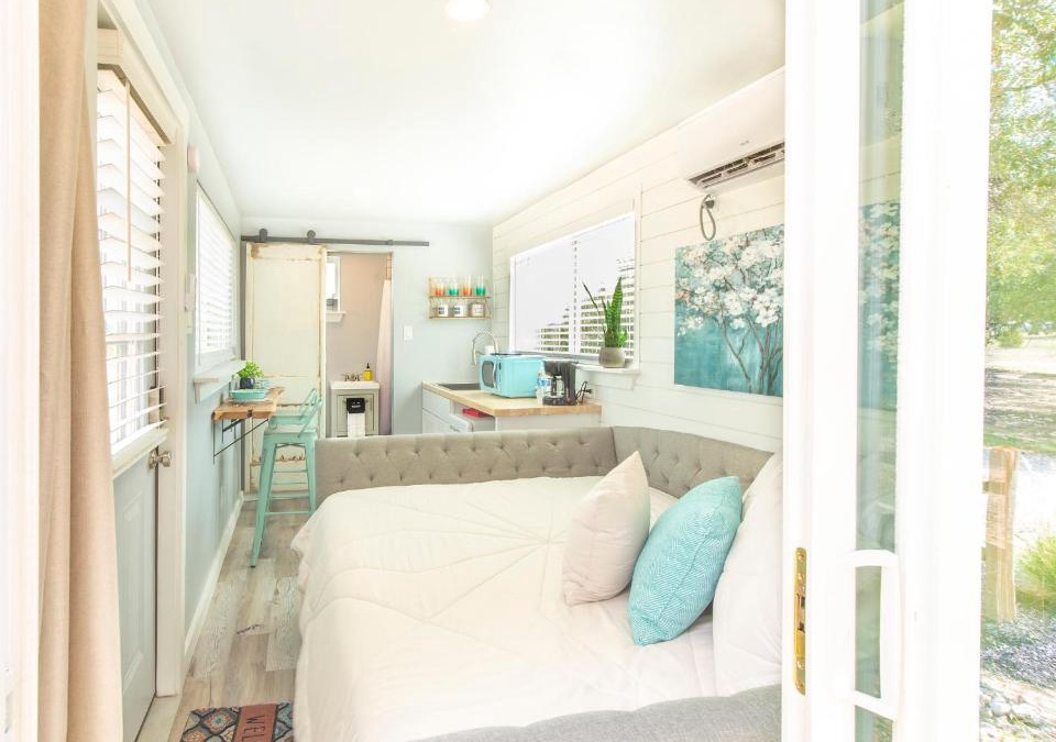 Johnson City House | The Container Retreat @ 290 Wine Trail #1 Escape to Hye, TX