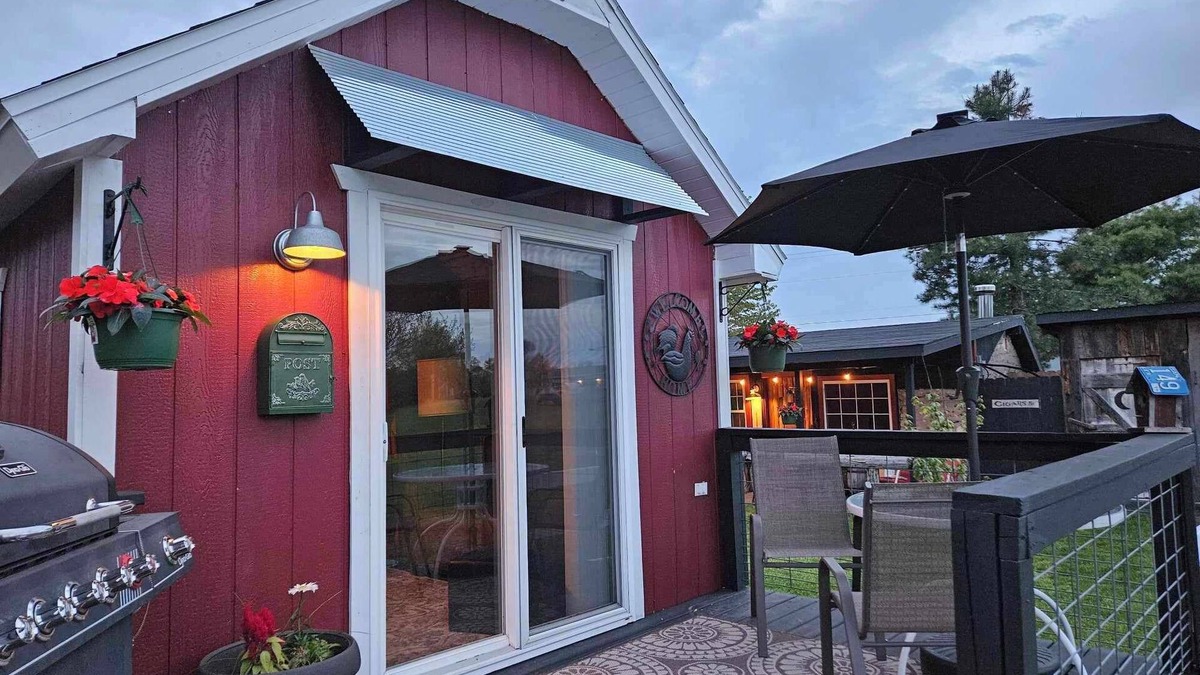 Williamsburg House | "The Coop" - Guest/Tiny House in a country setting- 3 Miles to GLEF
