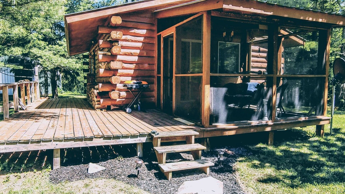 Bayfield Cabin | The Copper Squirrel is a secluded full log cabin on 10 acres.