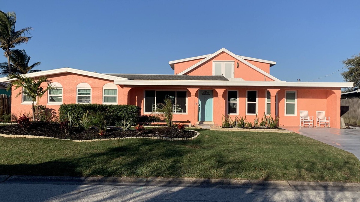 Surfside House | The Coral Beach House on Canal- Walk to Beach!
