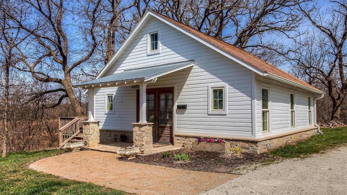 Indianola Cabin | The Corn Crib Is A Fully Furnished Rental Cabin In The City, With A Country View