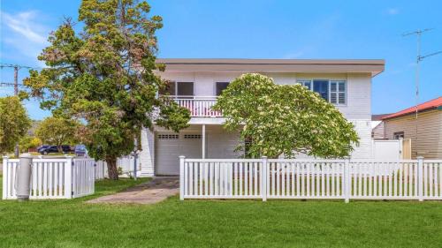 Booker Bay House | The Corner Beachie - Booker Bay