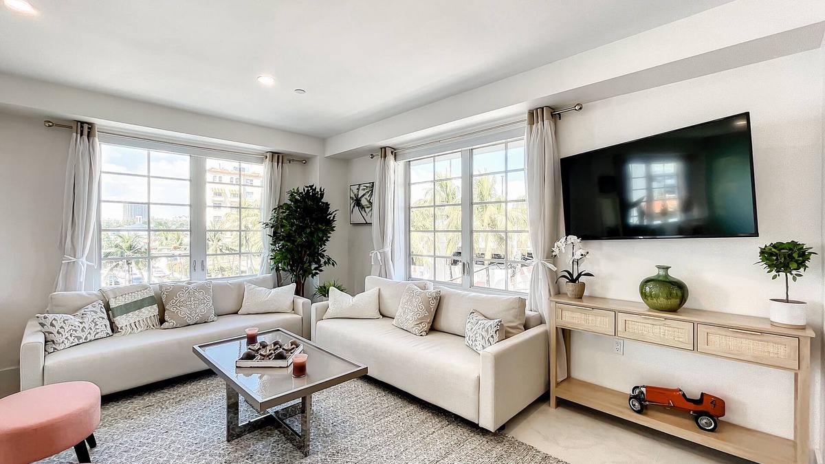 South Beach Condo | The Corner Breeze On Ocean Drive