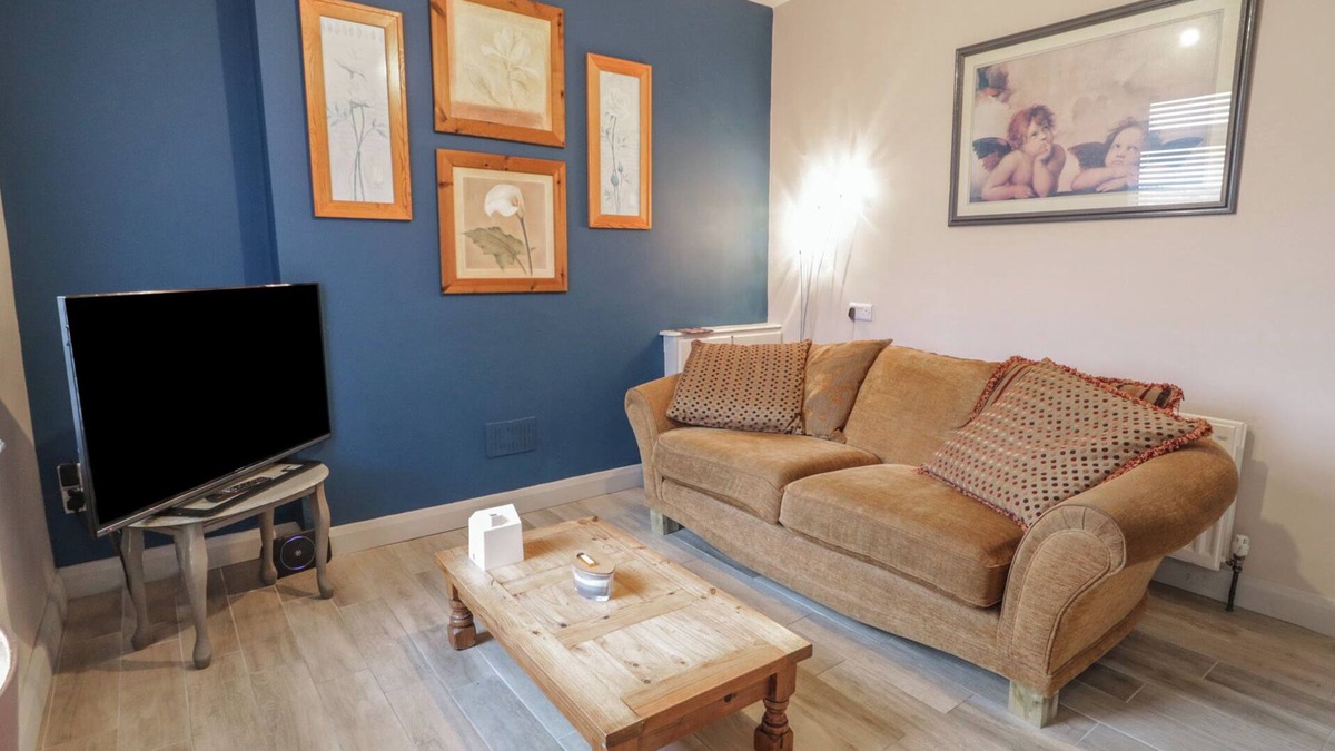 Londonderry Cottage | THE CORNER HOUSE, pet friendly in Londonderry, Northern Ireland