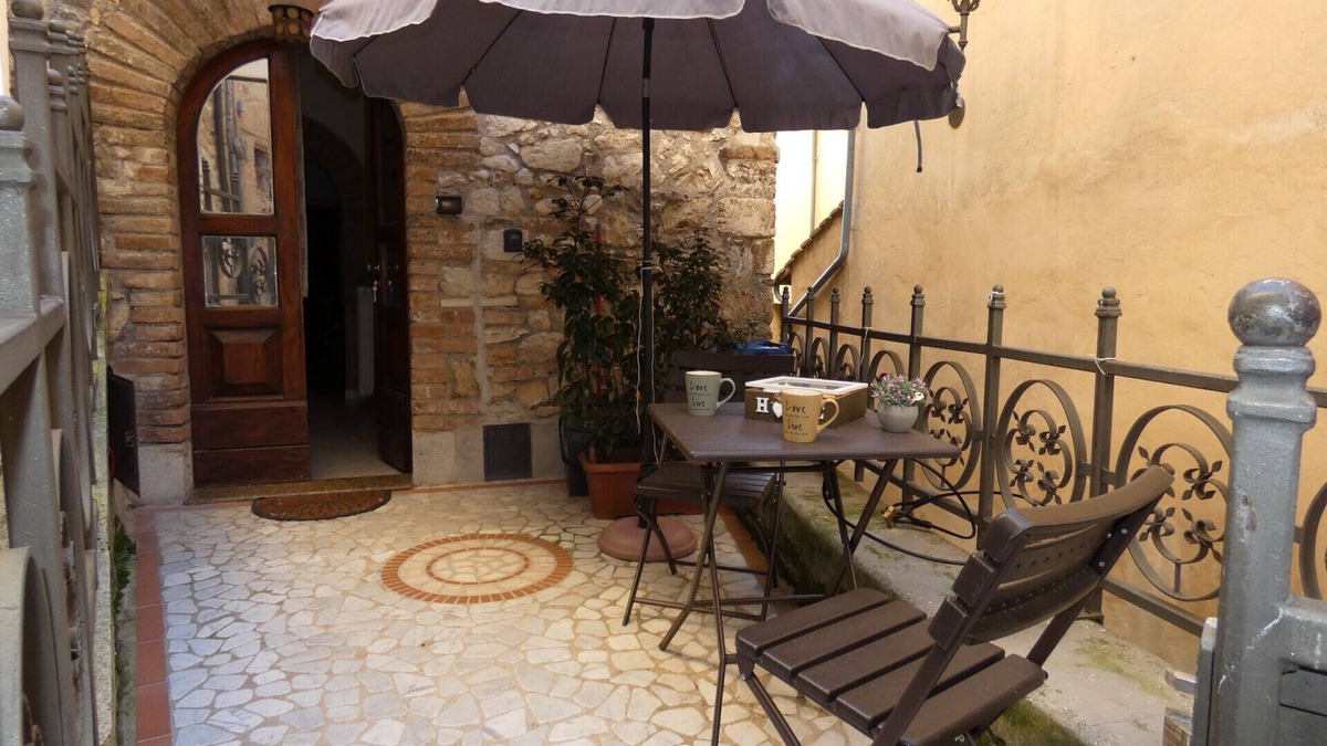 Cesi Apartment | THE CORNER IN THE HAMLET