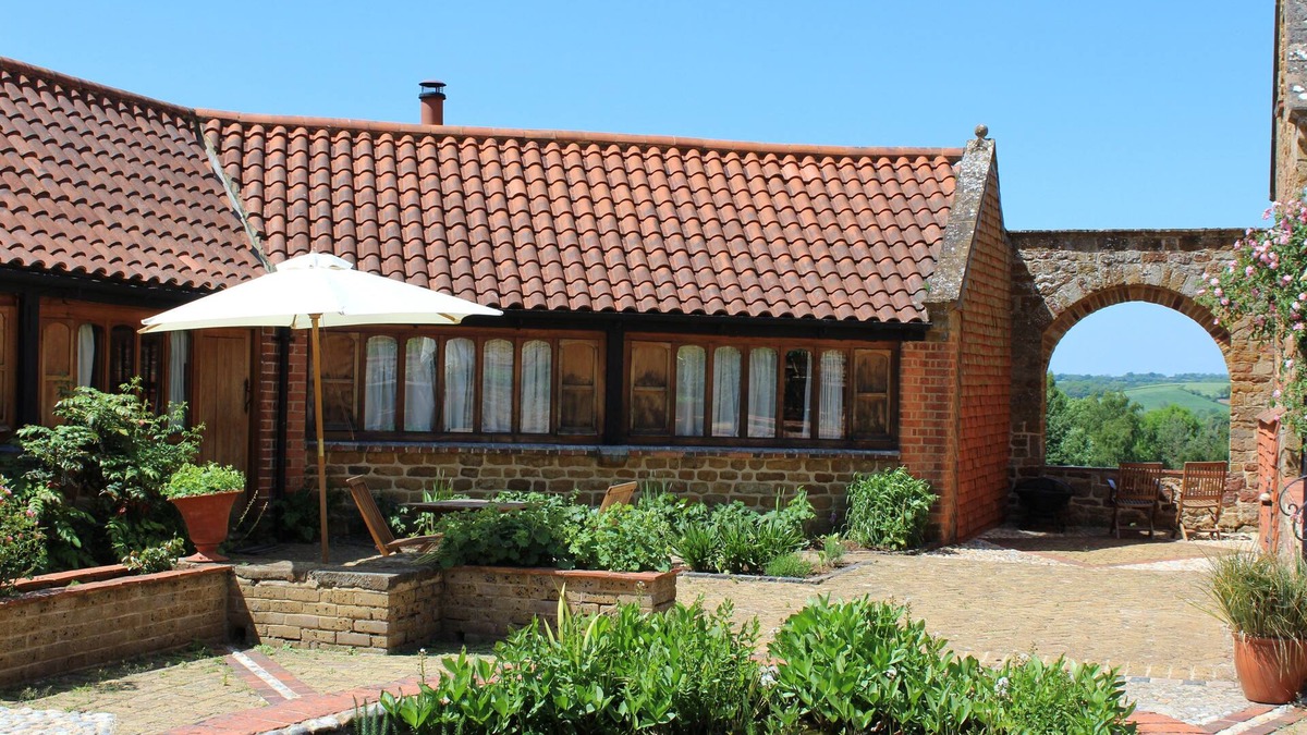 Sibford Gower Cottage | The cosiest and quaintest haven for couples, near Great Tew