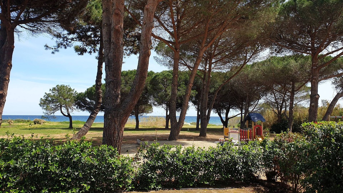 Poggio-Mezzana Apartment | The Costa verde with its feet in the water, garden and beachfront