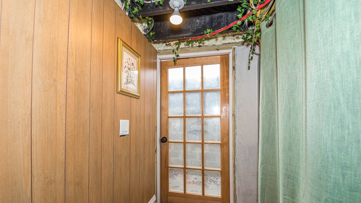 Mastic Beach House | The Cosy Cabin in Mastic Beach