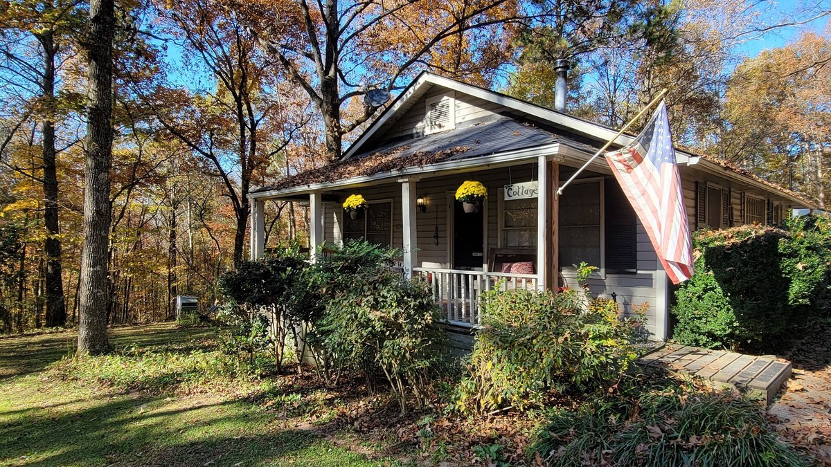 Rockmart Cottage | The Cottage at Becks Lake