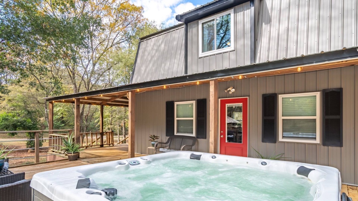 Lindale Cabin | The Cottage at Hidden Creek w/ Hot Tub & Firepit