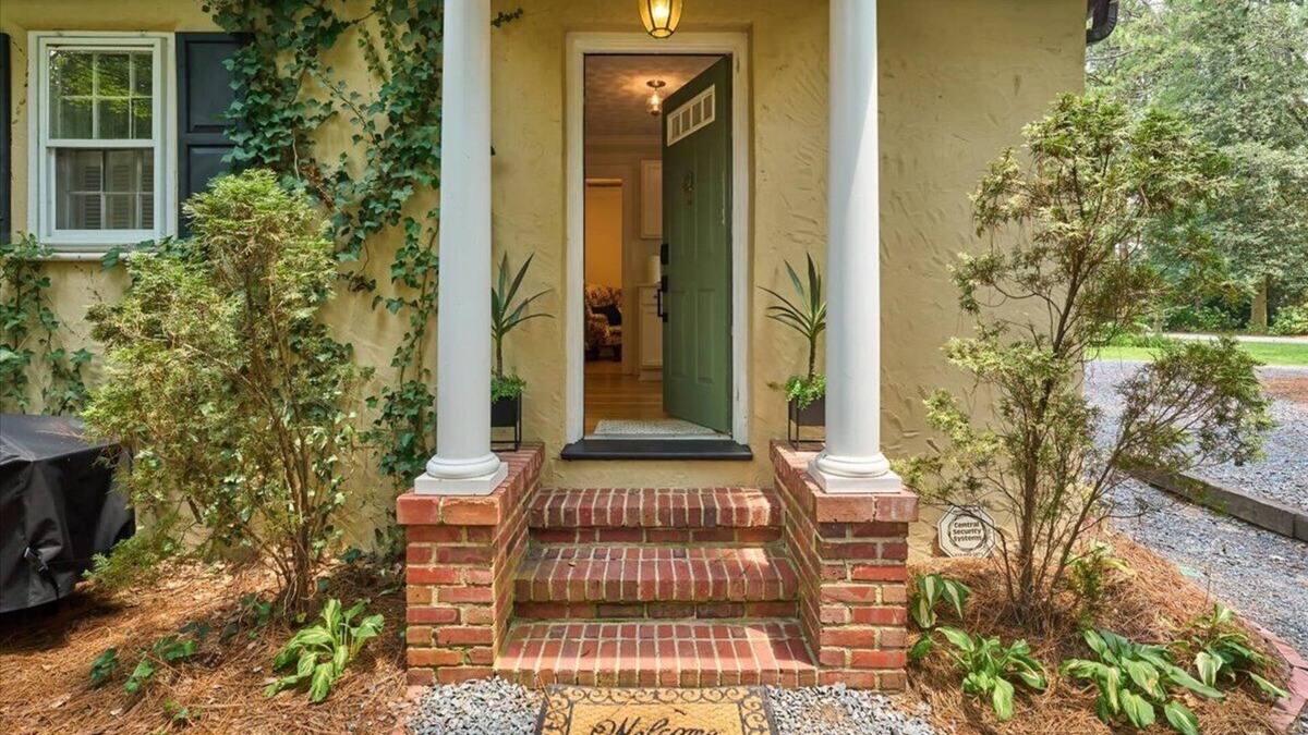 West Southern Pines Cottage | The Cottage at Knollwood Manor