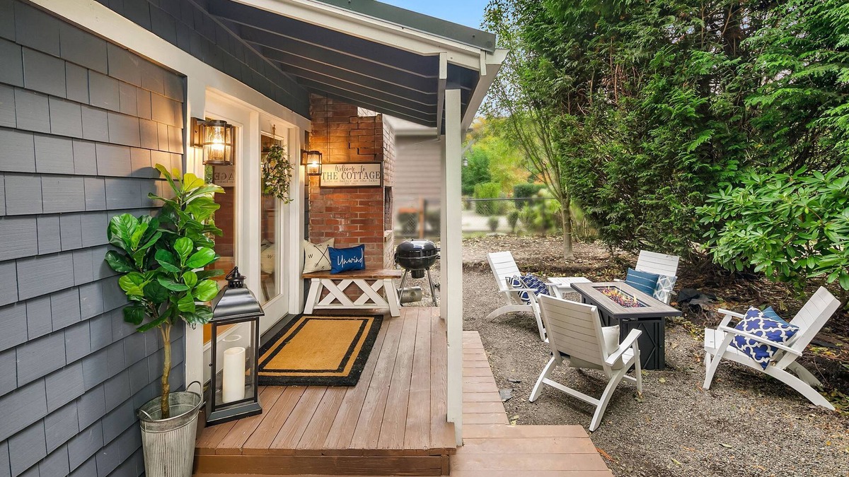 Inglewood Cottage | The Cottage at Lake Sammamish, Air Conditioning, Dog Friendly, Lake Access