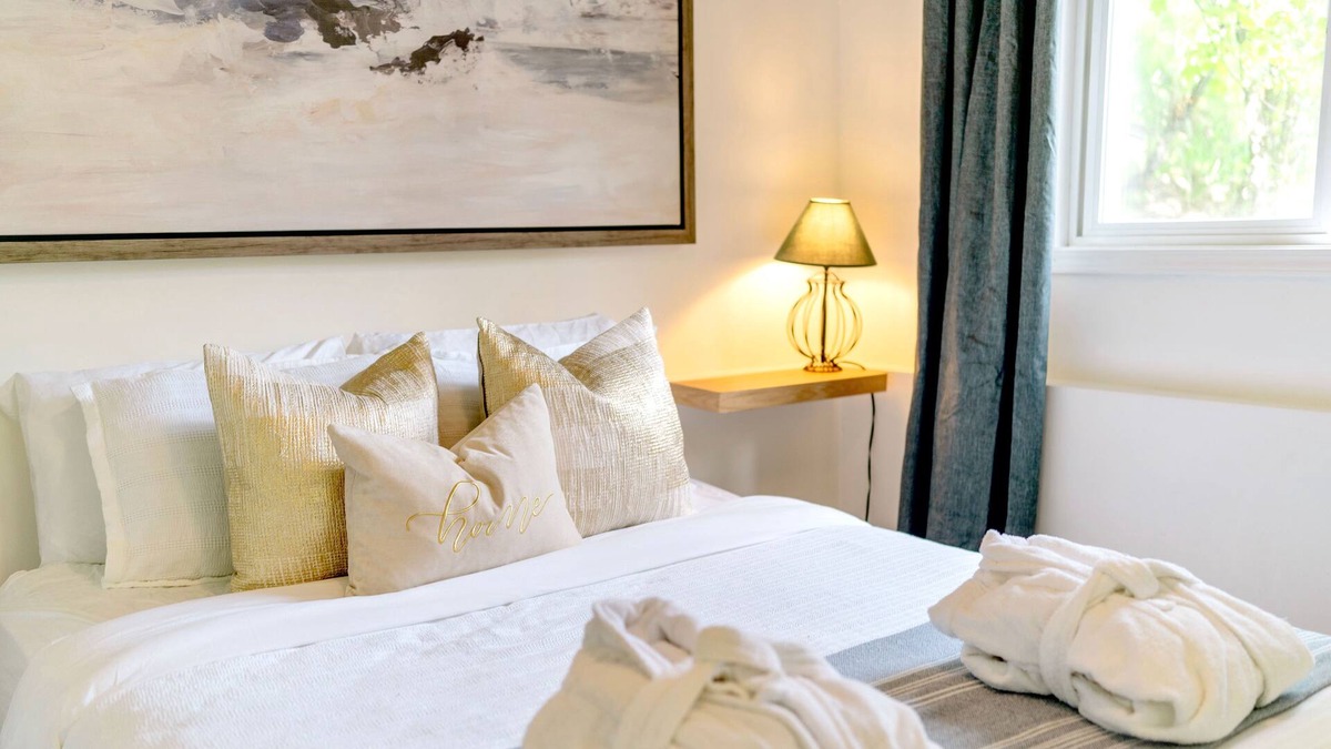 East Hill Cottage | The Cottage at Pottery Manor