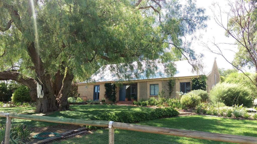 Lyndoch House | The Cottage at Riverside Farm