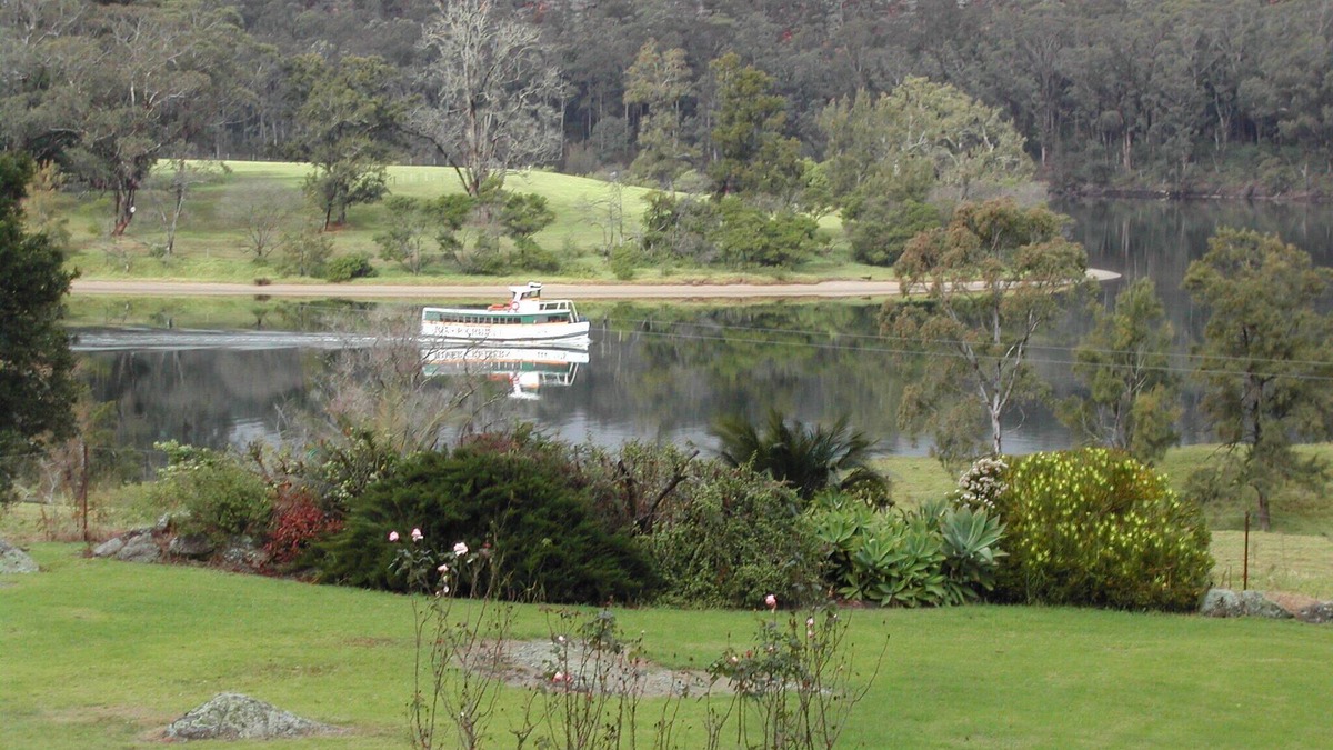 Longreach Cottage | The Cottage at Shoalhaven Lodge, Absolute Waterfront