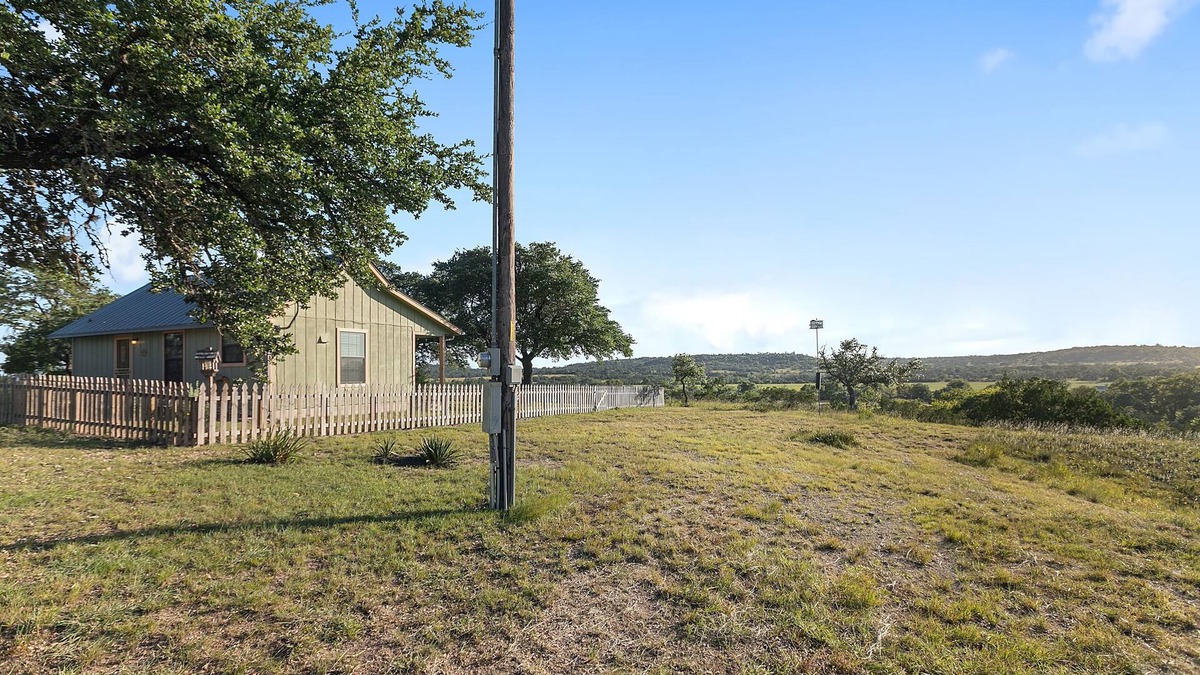 Fredericksburg Condo | The Cottage At Twin Oaks 1 Bedroom Cottage by RedAwning