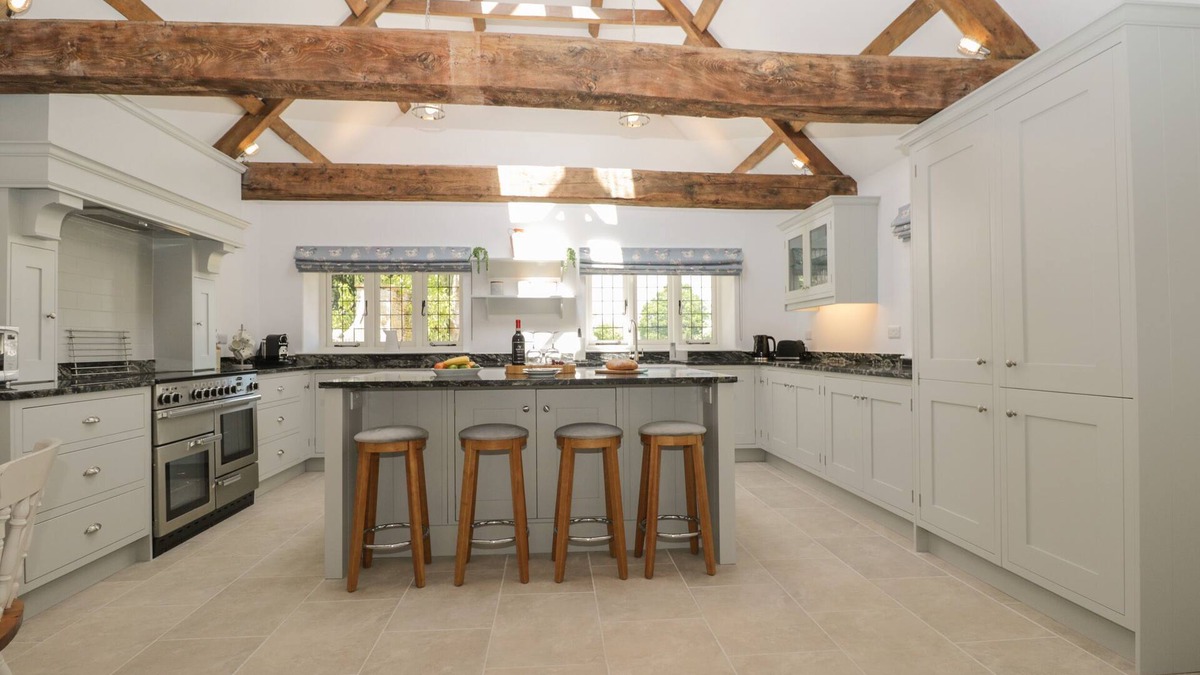 Malmesbury House | THE COTTAGE, family friendly, character holiday cottage in Sherston