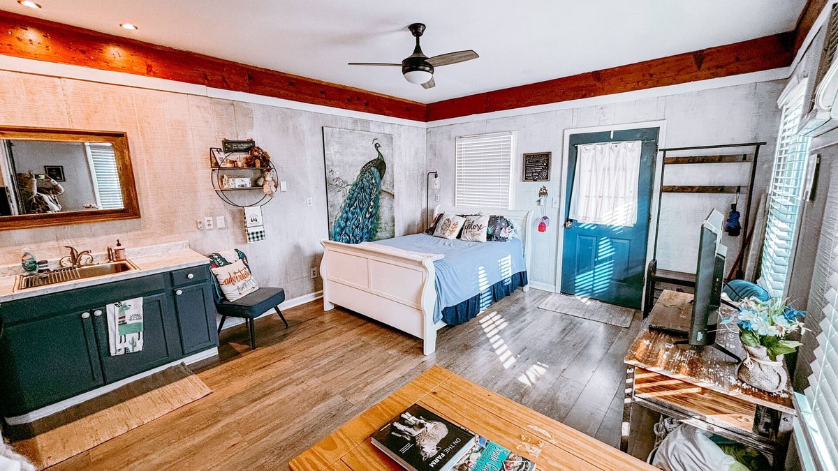 Lydia Apartment | The Cottage - Farm Stay Petting Zoo - 5 mins off I-95