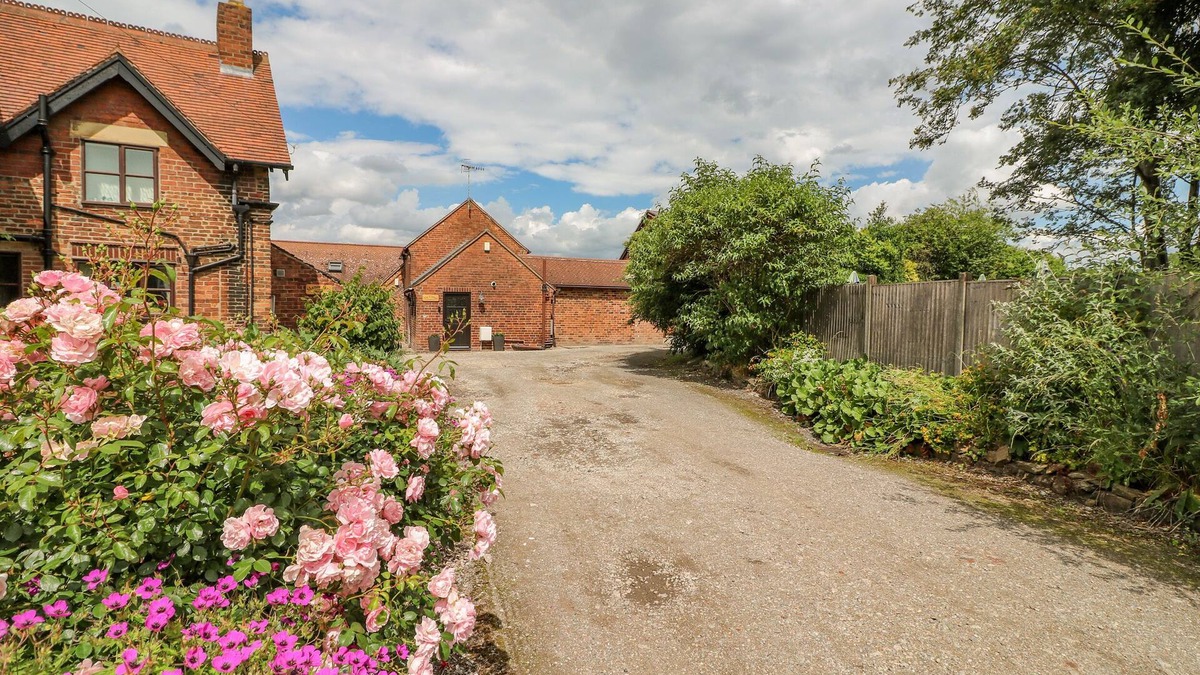 Ilkeston Cottage | THE COTTAGE, family friendly, with open fire in Ilkeston