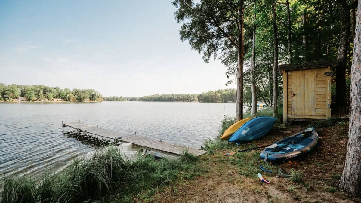 Mayfield House | The Cottage Getaway - Cozy Beachfront Escape