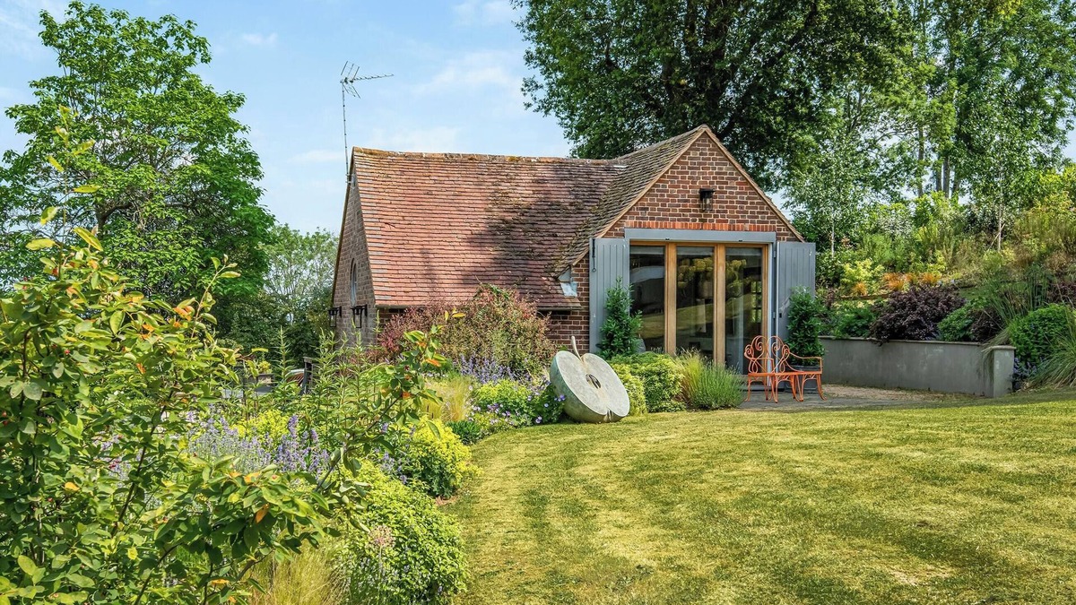 Cranleigh Cottage | The Cottage High Wykehurst End