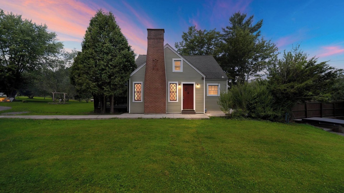 Liberty House | The Cottage House - Pool & Hot Tub