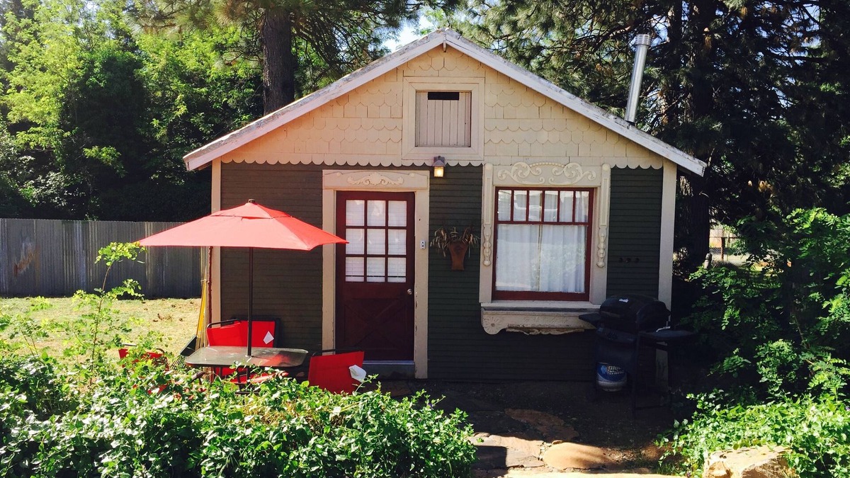 Foresthill House | The Cottage In Foresthill On Main Street, in walking distance to wedding sites