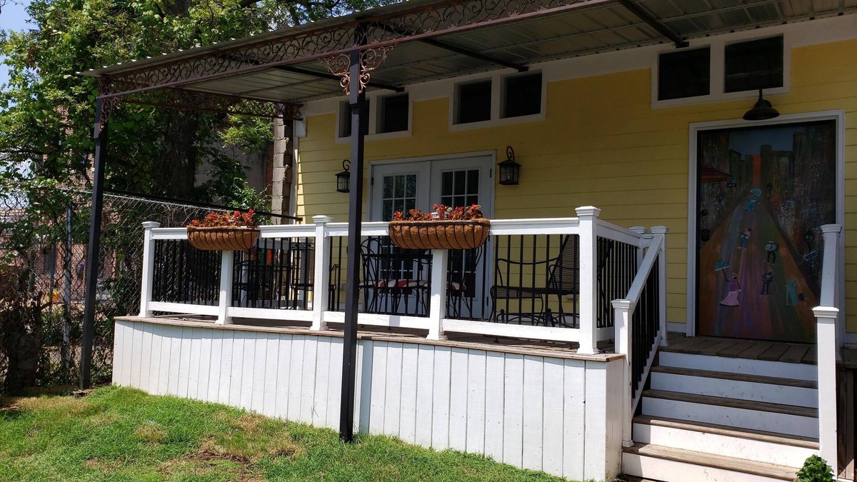 South Main Historic District House | The Cottage in the Historic South Main Arts District, Walk Everywhere Downtown