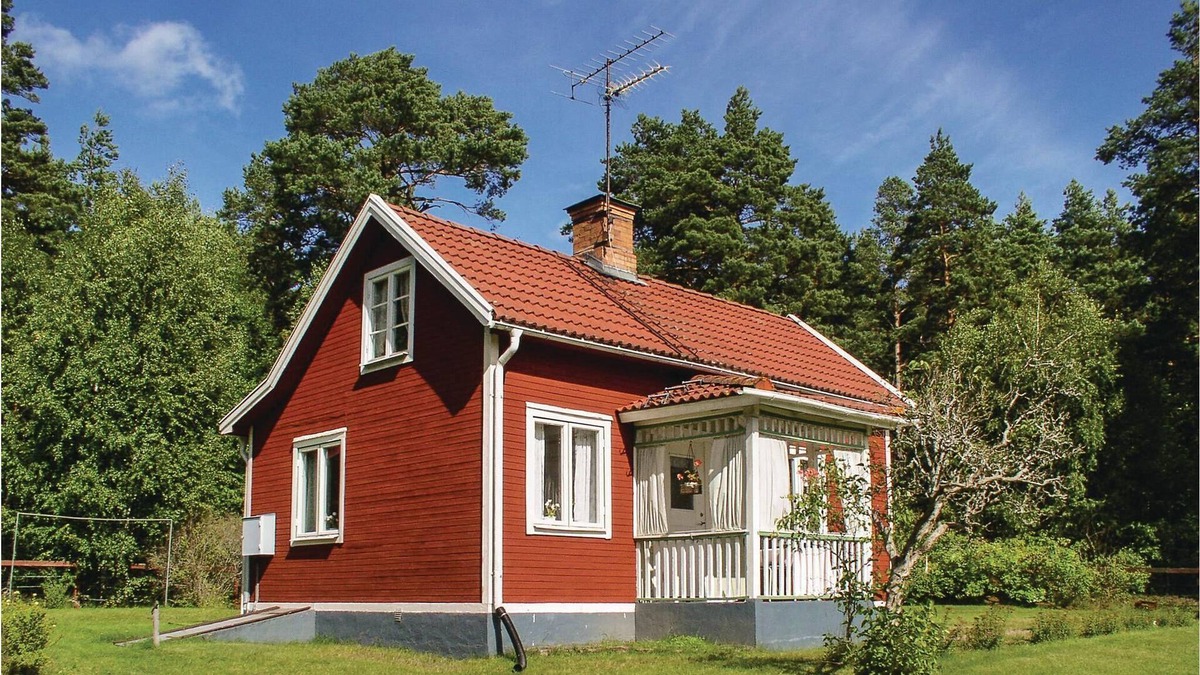 Morlunda House | The cottage in the small village of Mörlunda enjoys a beautiful location, it is at the end of a road
