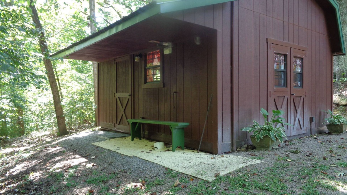 Deersville Cottage | The Cottage in the Woods, near Deersville and Tappan and Clendening Lakes