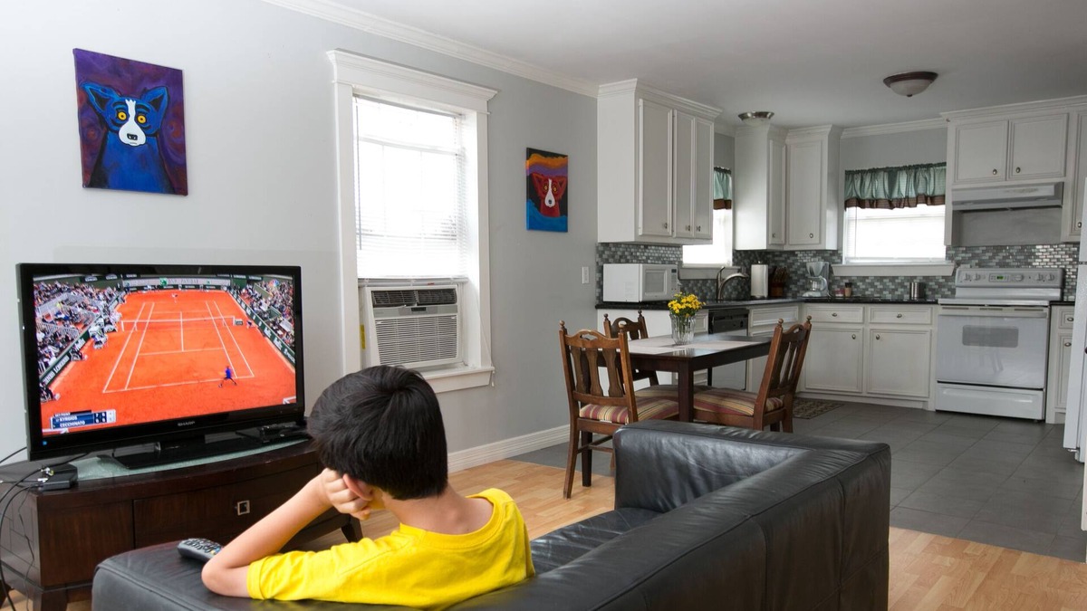 Shady Acres House | The Cottage is centrally located within the 610 N area neighboring