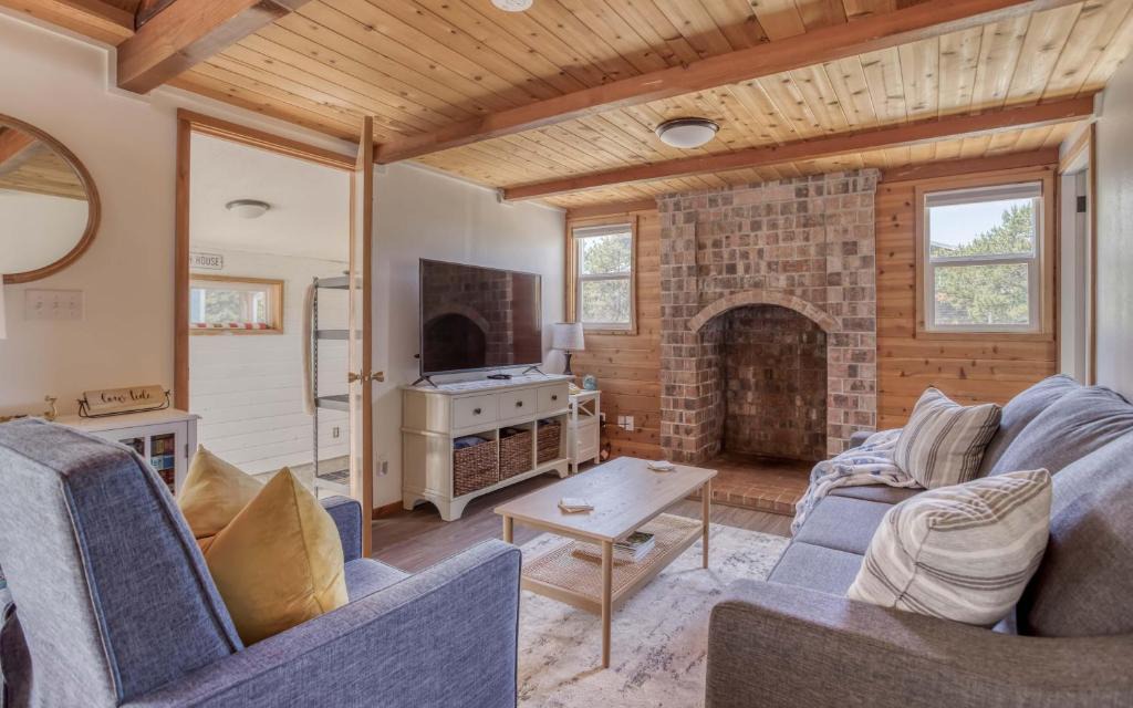 Pacific City House | The Cottage Keeper - Meredith Lodging