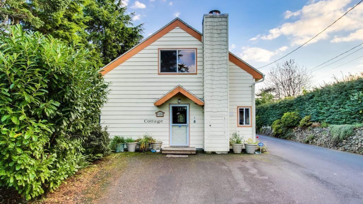Newport Cottage | The Cottage - Newport Eclectic Charm