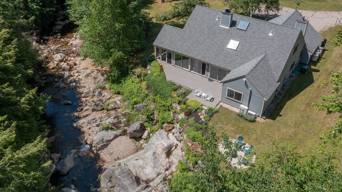 Thornton House | The Cottage on the Brook: Ecstatic Fall Getaway in the White Mountains