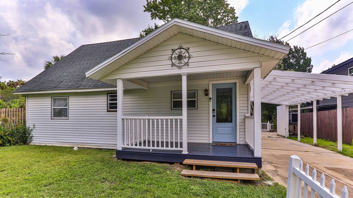 Homosassa Cottage | The Cottage on the Creek 3brm with kayaks