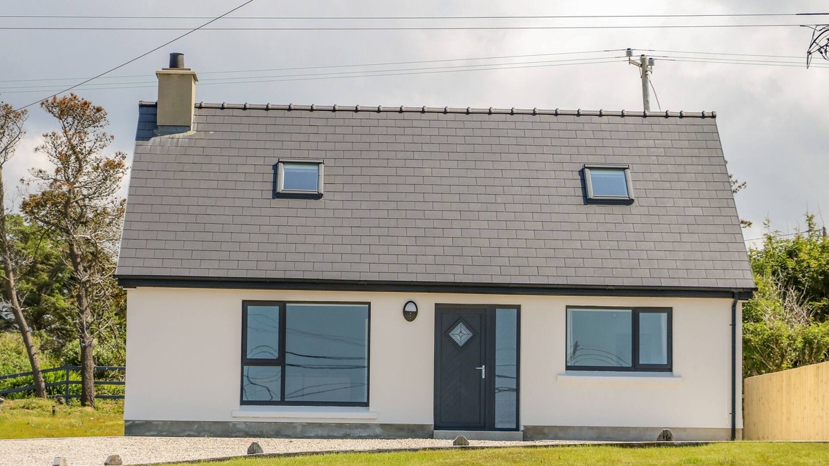 Brinlack House | THE COTTAGE, pet friendly, with open fire in Derrybeg, County Donegal