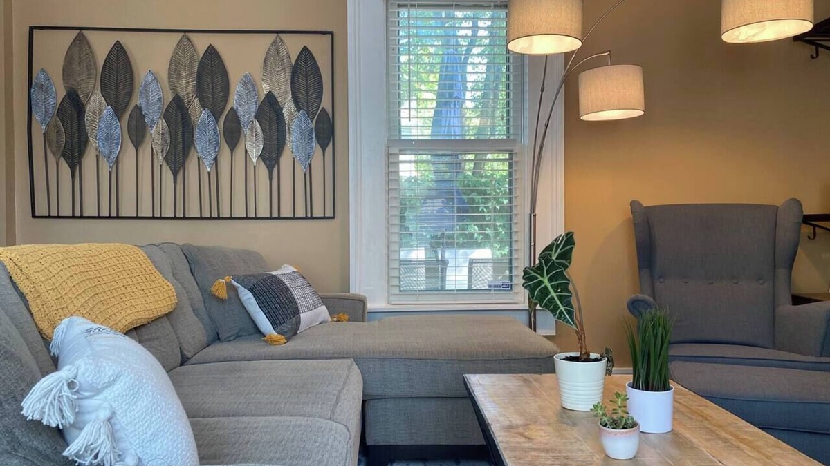 Victorian Village House | The Cottage | Parking + Private Patio + Fast WiFi