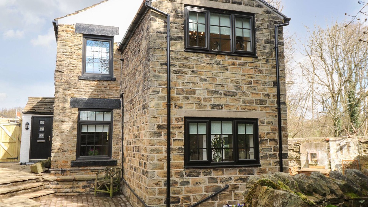Hoylandswaine Cottage | THE COTTAGE, pet friendly, character holiday cottage in Silkstone