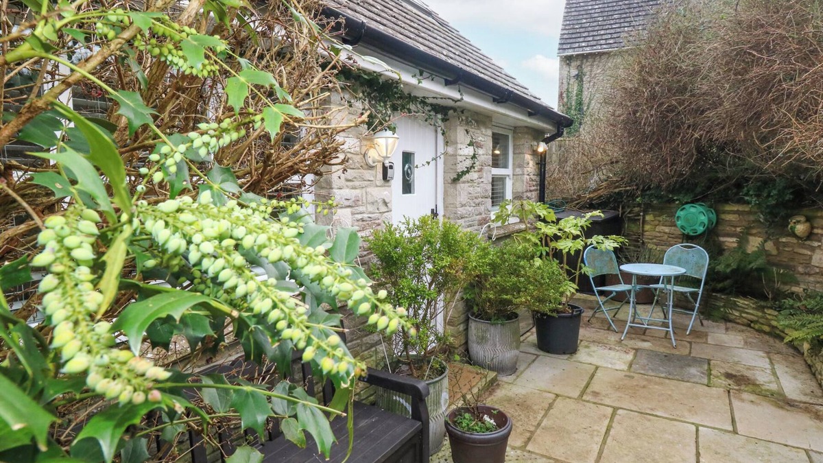 Langton Matravers Cottage | THE COTTAGE, pet friendly, with a garden in Swanage
