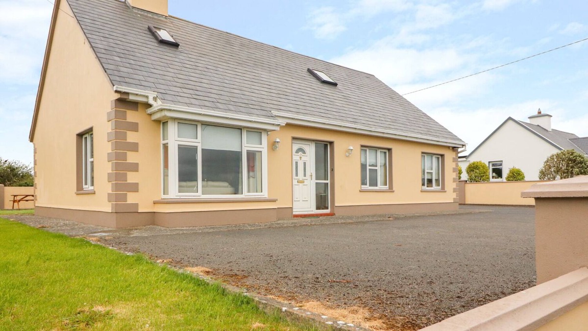 Quilty Cottage | THE COTTAGE, pet friendly, with open fire in Quilty, County Clare