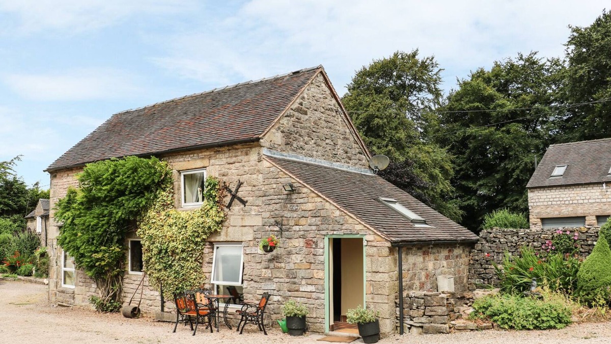 Cauldon Low Cottage | THE COTTAGE, pet friendly, with open fire in Waterhouses