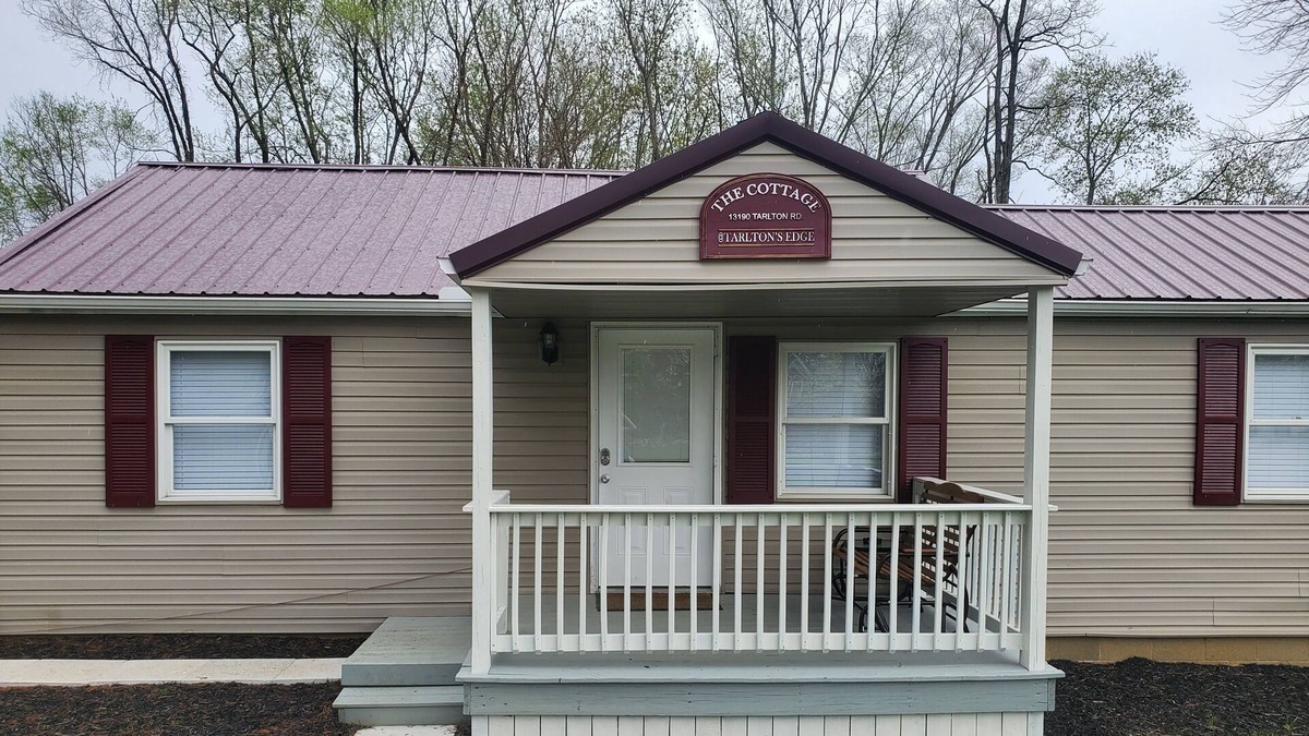 Hallsville Cottage | The Cottage @ Tarlton's Edge
