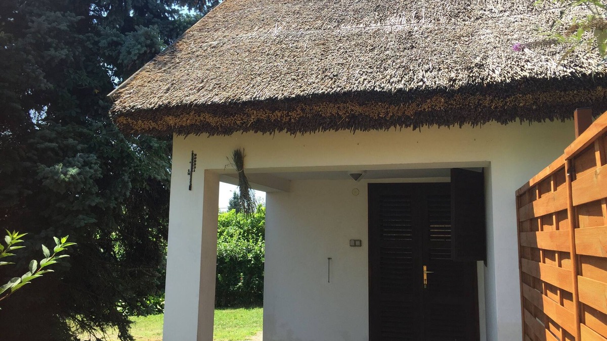 Keszthely House | The Cottage with thatched reed rooftop