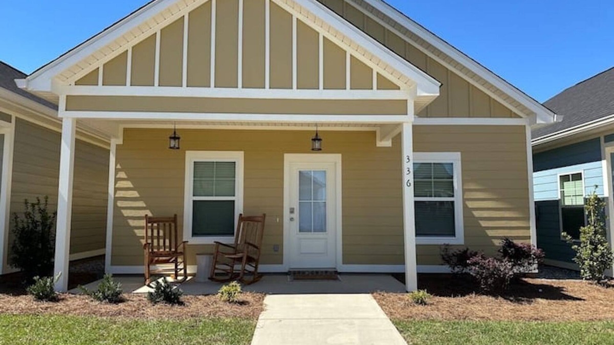 Midland City Cottage | The Cottages 3 2BR2BA Dothan Pet Friendly Gorgeous Pool, Pickle Ball court, Gym