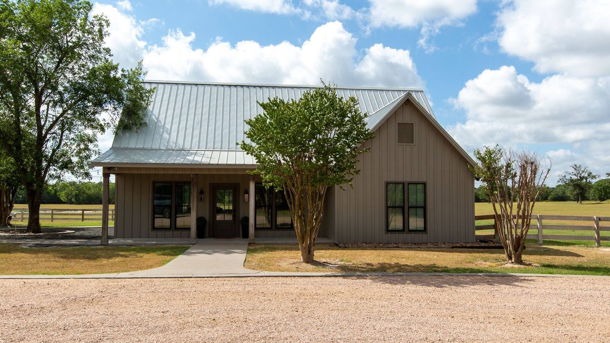 Ledbetter House | The Cottages at Turkey Creek - 'The Big Cottage' - 12 minutes from Round Top!