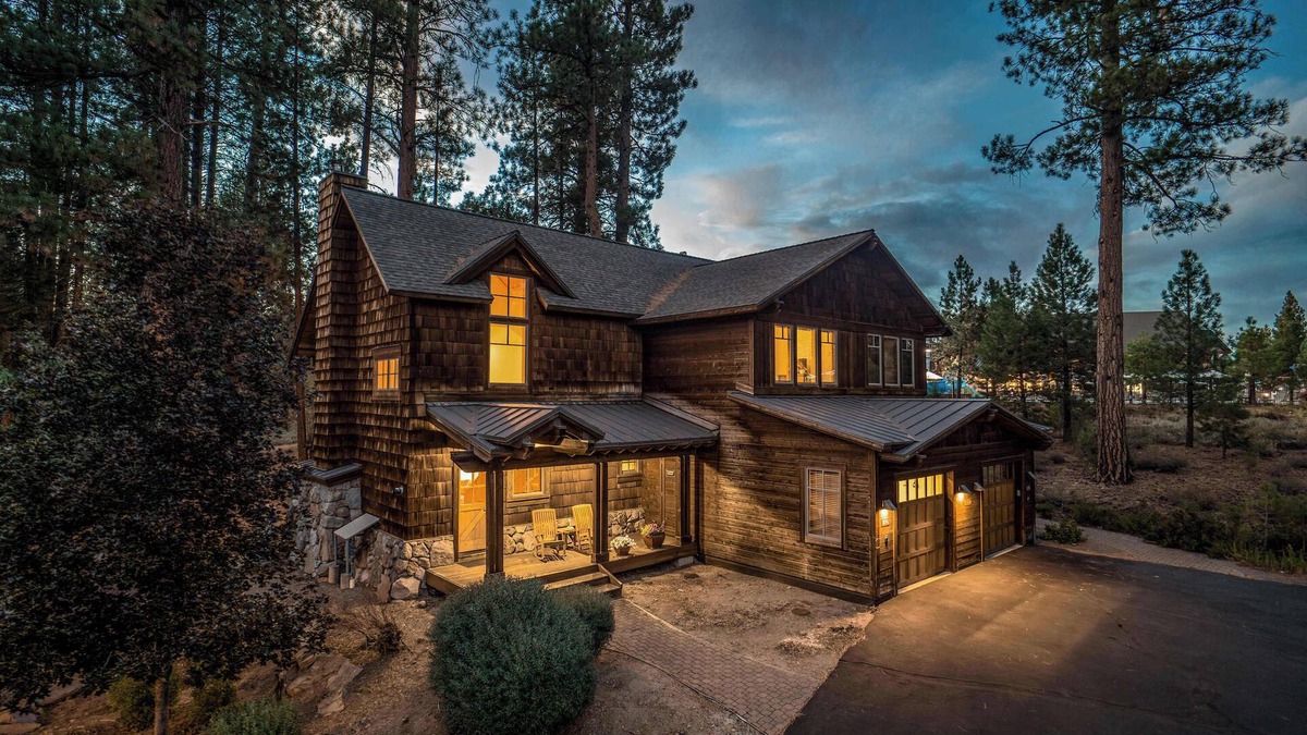 Truckee House | The Cottages ~ Golf, Pool, Play ~ 2-Bedroom