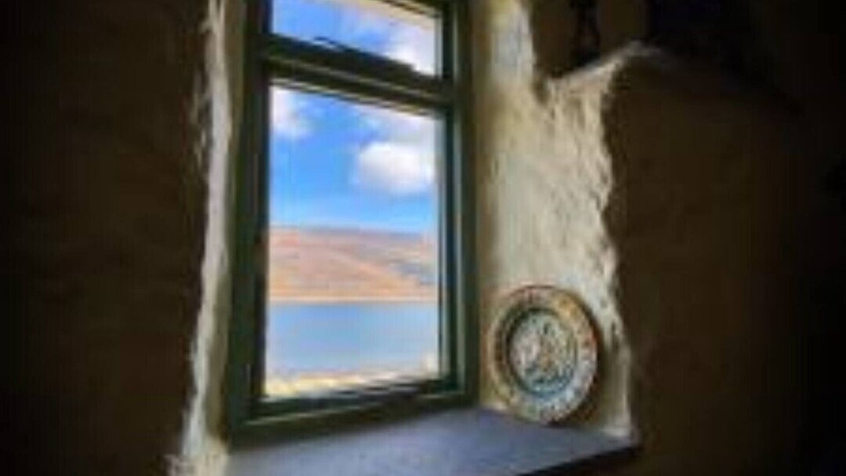 Breakish House | The Cottar; an ancestral & traditional house just 2m from the sea.