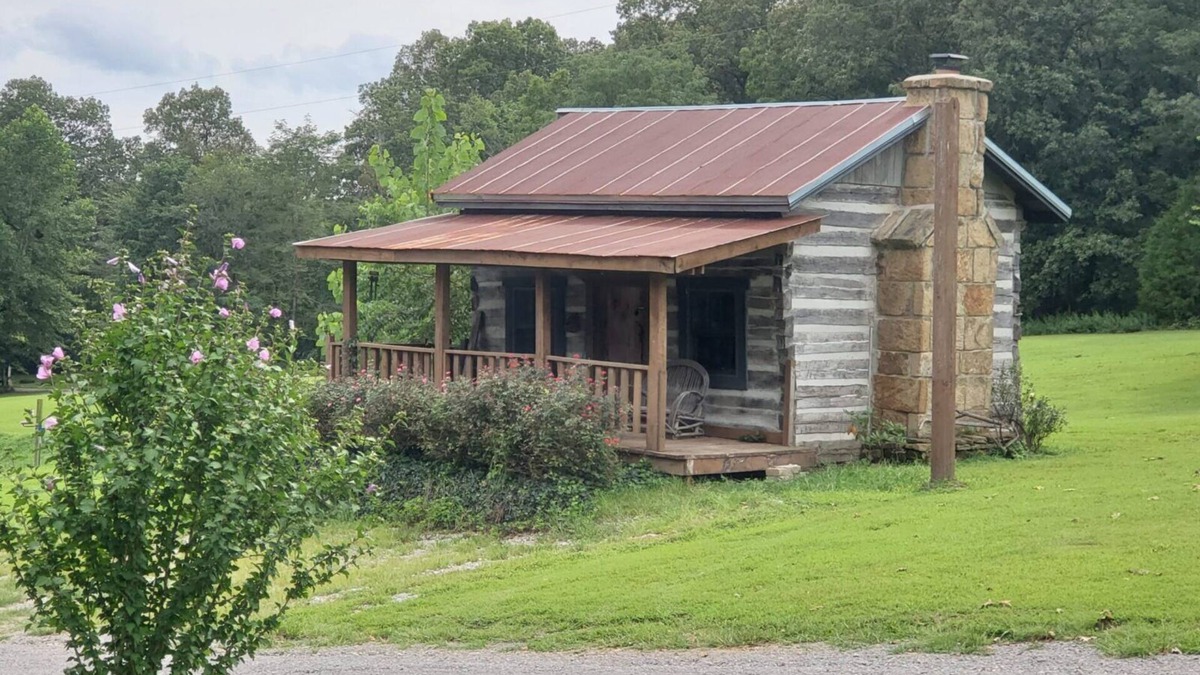 Hardin County Cabin | The Cottonwood cabin by Garden of the Gods in the Shawnee National Forest